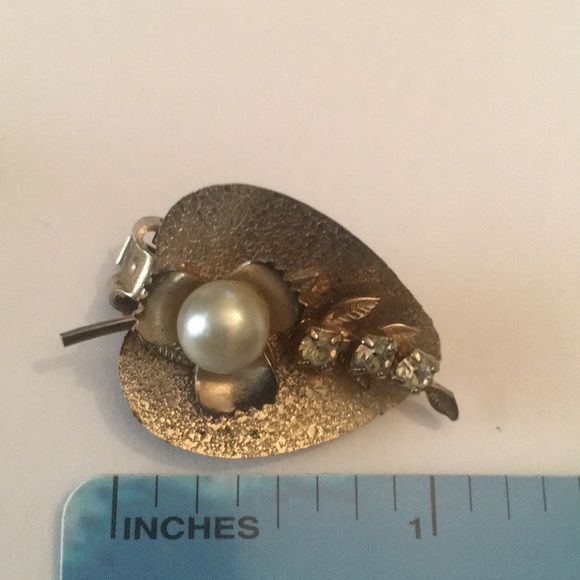 Vintage Clip Earrings - Picture 4 of 4